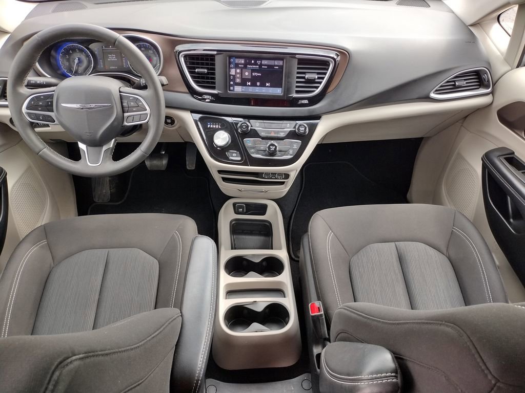 Used 2023 Chrysler Voyager LX FWD image 5