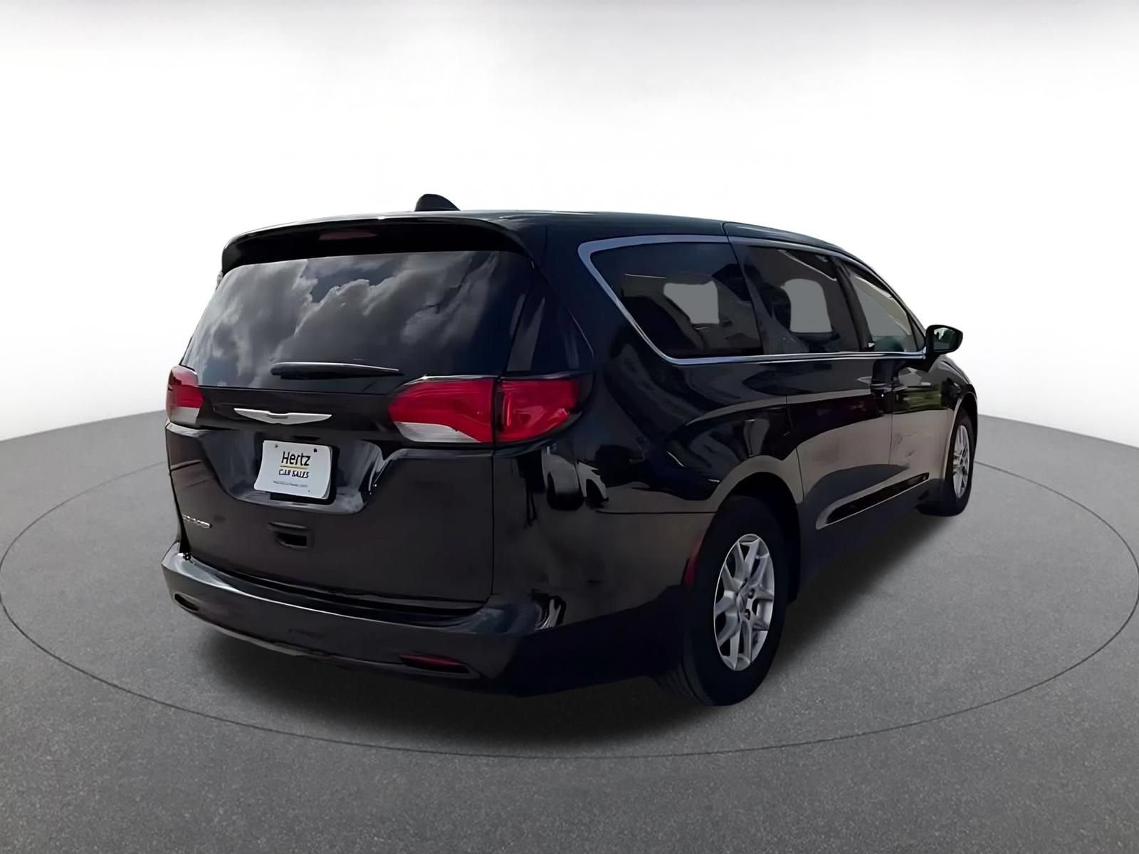 Used 2024 Chrysler Voyager LX FWD image 13