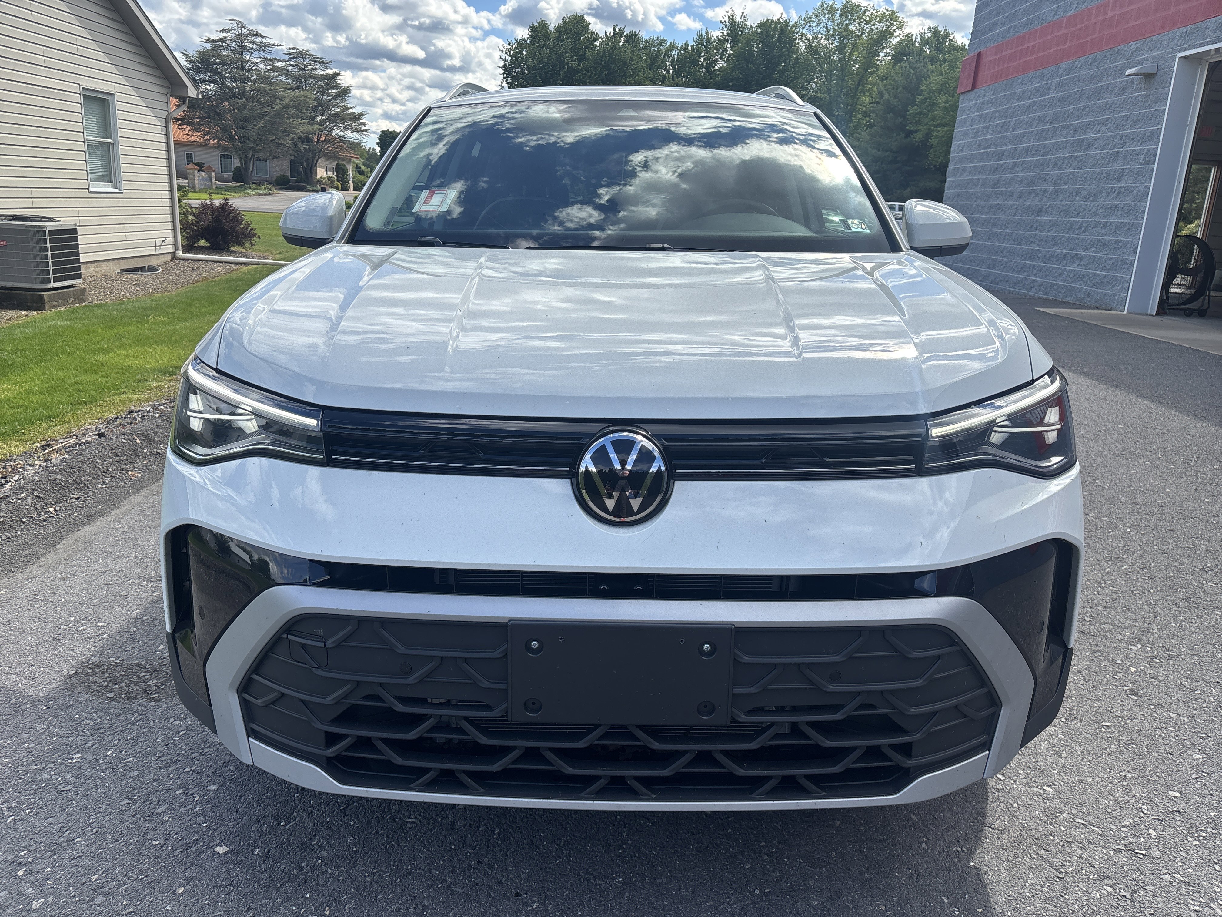 Used 2025 Volkswagen Taos SE AWD/4WD image 9