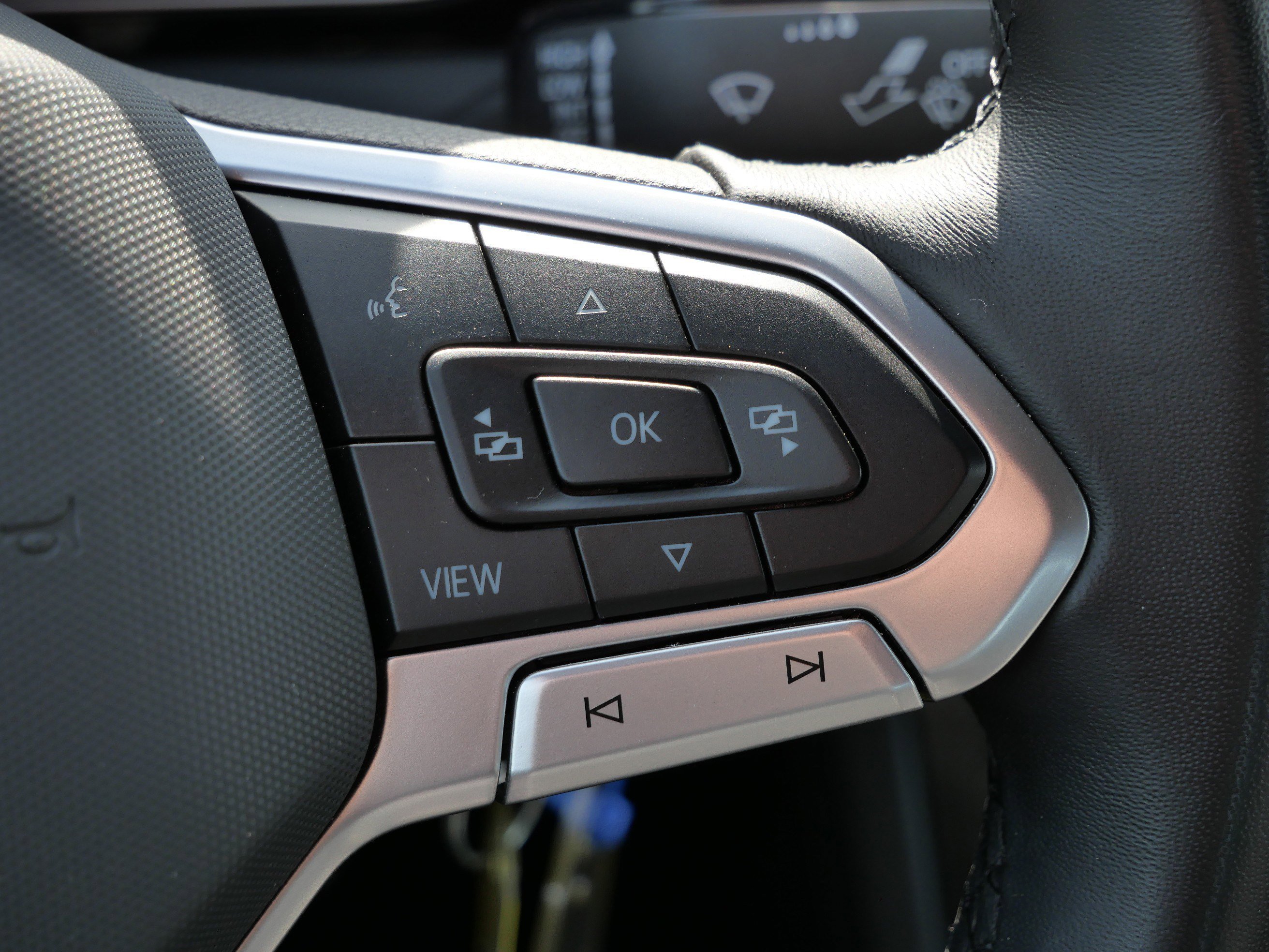 Certified 2025 Volkswagen Jetta Sport image 32