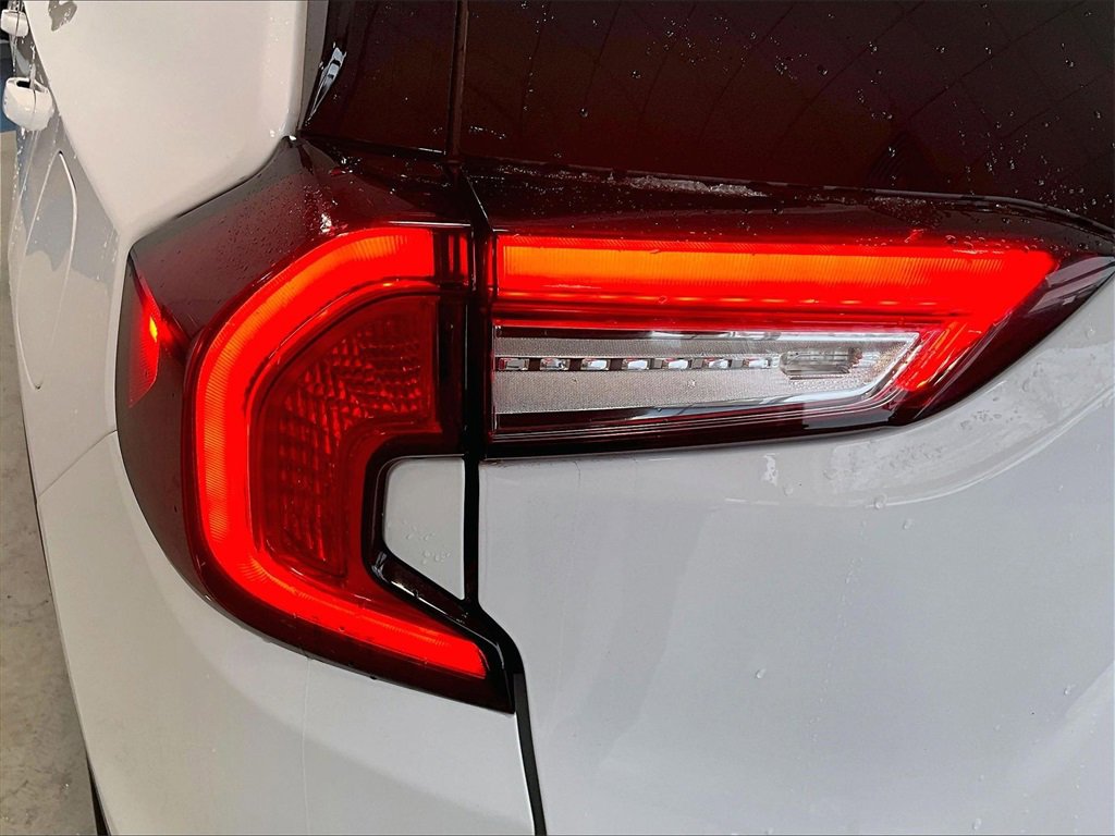 Used 2023 GMC Terrain SLT image 32