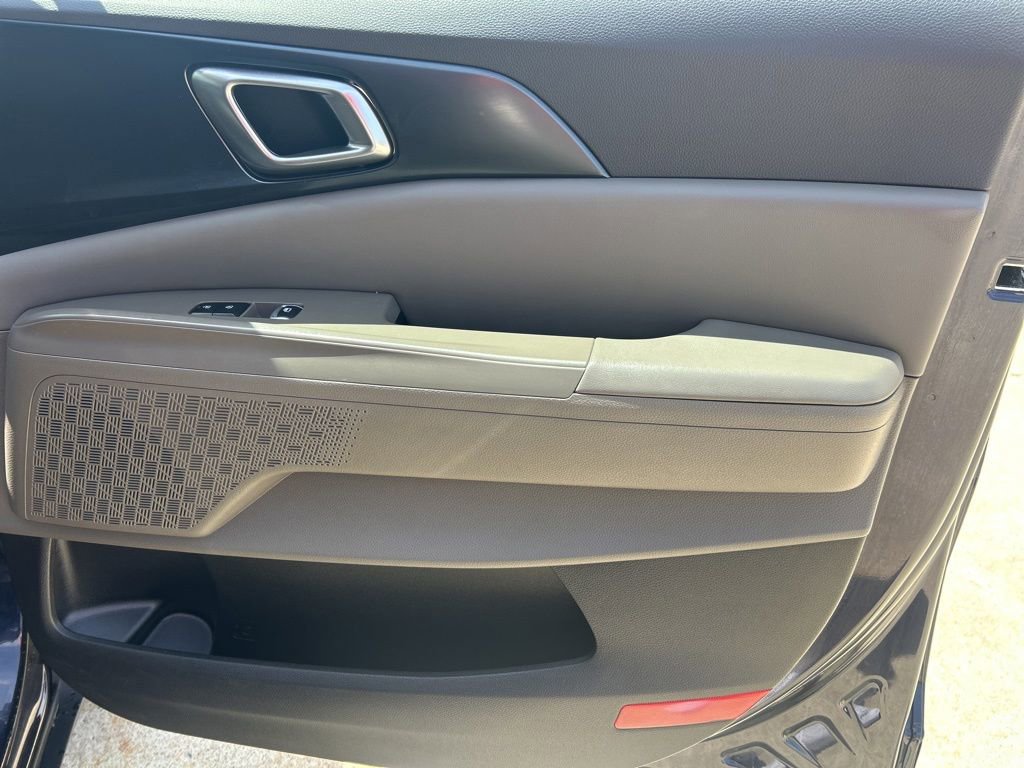 Used 2026 Kia Carnival FWD image 13