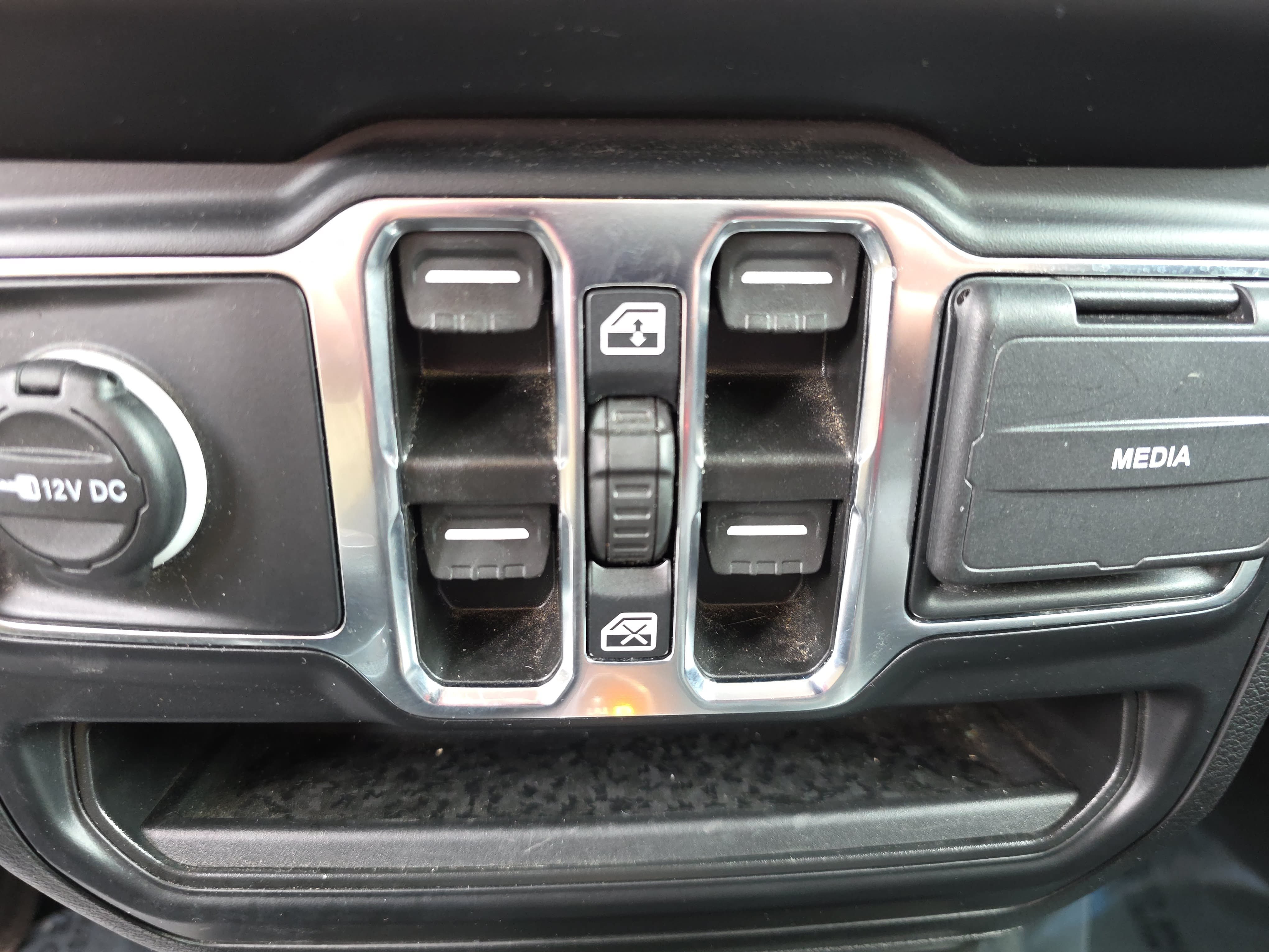 Used 2022 Jeep Gladiator Overland AWD/4WD image 23