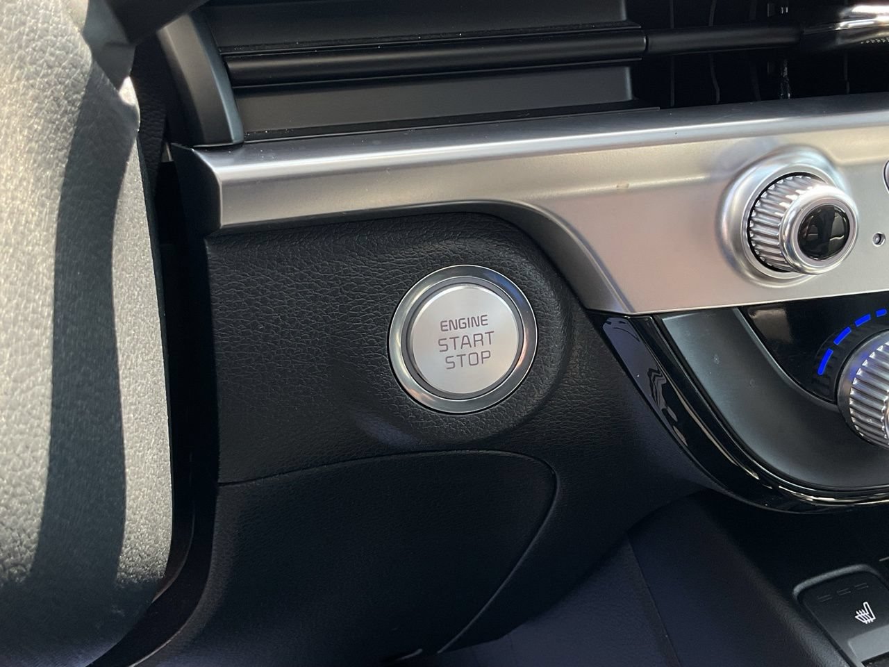 Used 2025 Kia Telluride S FWD image 31