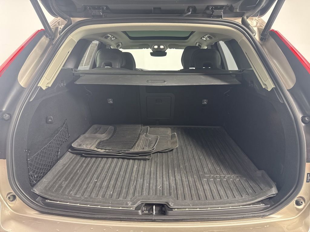 Used 2023 Volvo XC60 B5 Ultimate w/ Climate Package AWD/4WD image 18