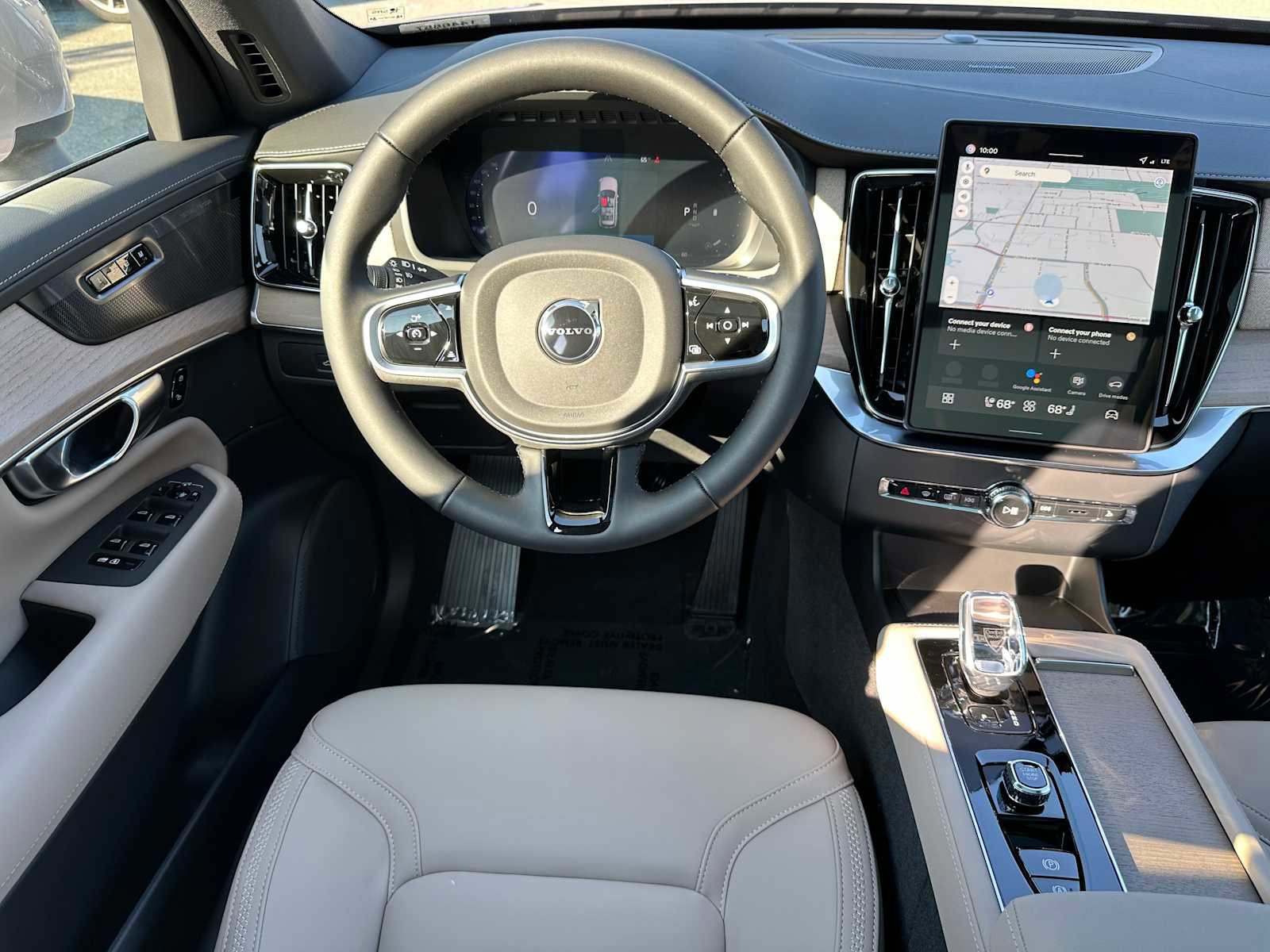 New 2026 Volvo XC90 B6 Plus w/ Protection Package Premier image 18