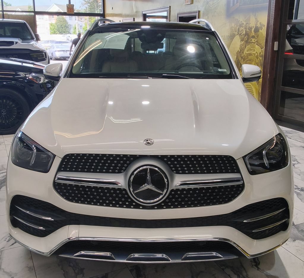 Used 2021 Mercedes-Benz GLE 350 4MATIC w/ AMG Line Exterior image 2