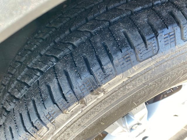 Used 2023 Ford Explorer XLT image 25