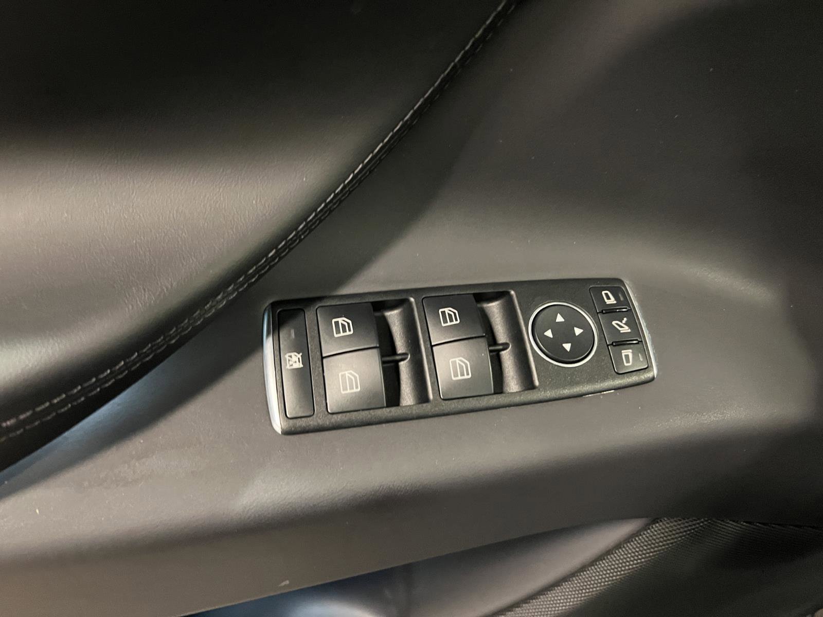 Used 2018 Tesla Model X 75D image 23