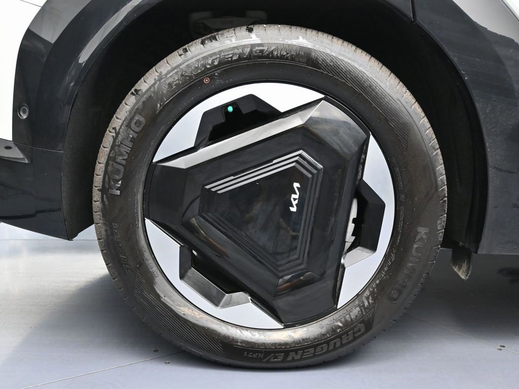 Used 2024 Kia EV9 Land image 12