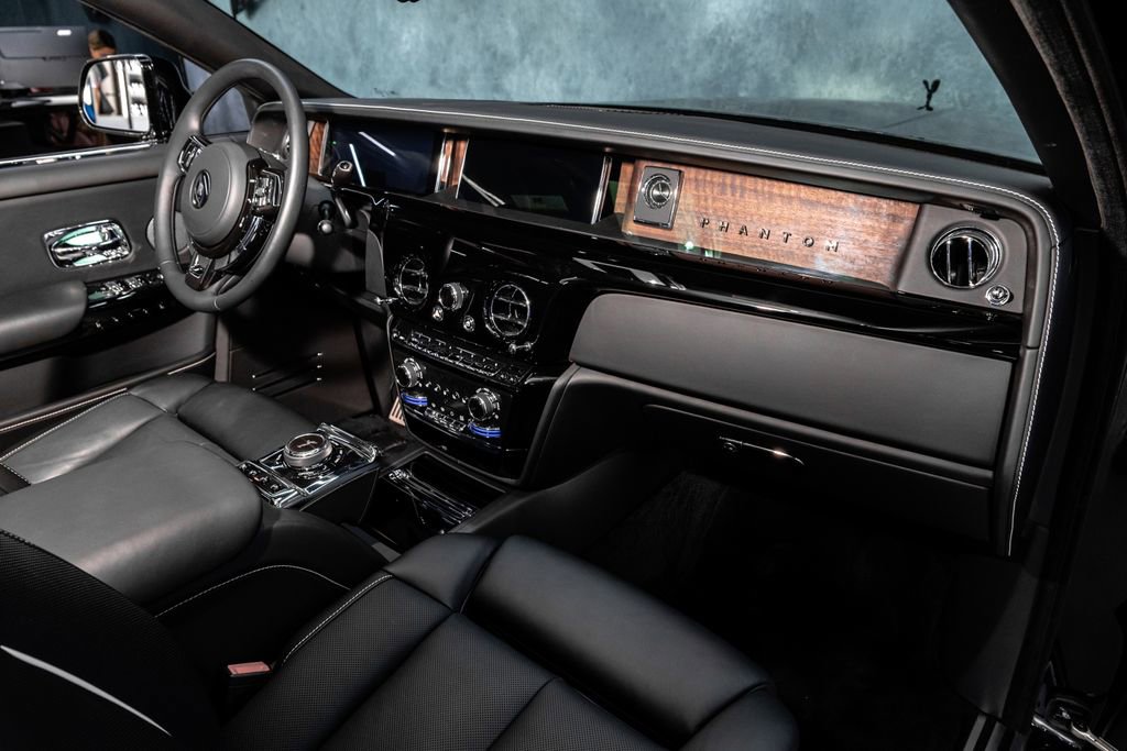Used 2026 Rolls-Royce Phantom Sedan RWD image 47
