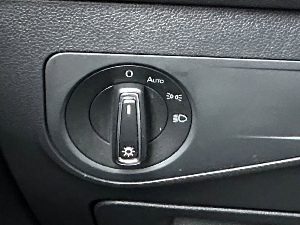 Used 2022 Volkswagen Tiguan SE image 21