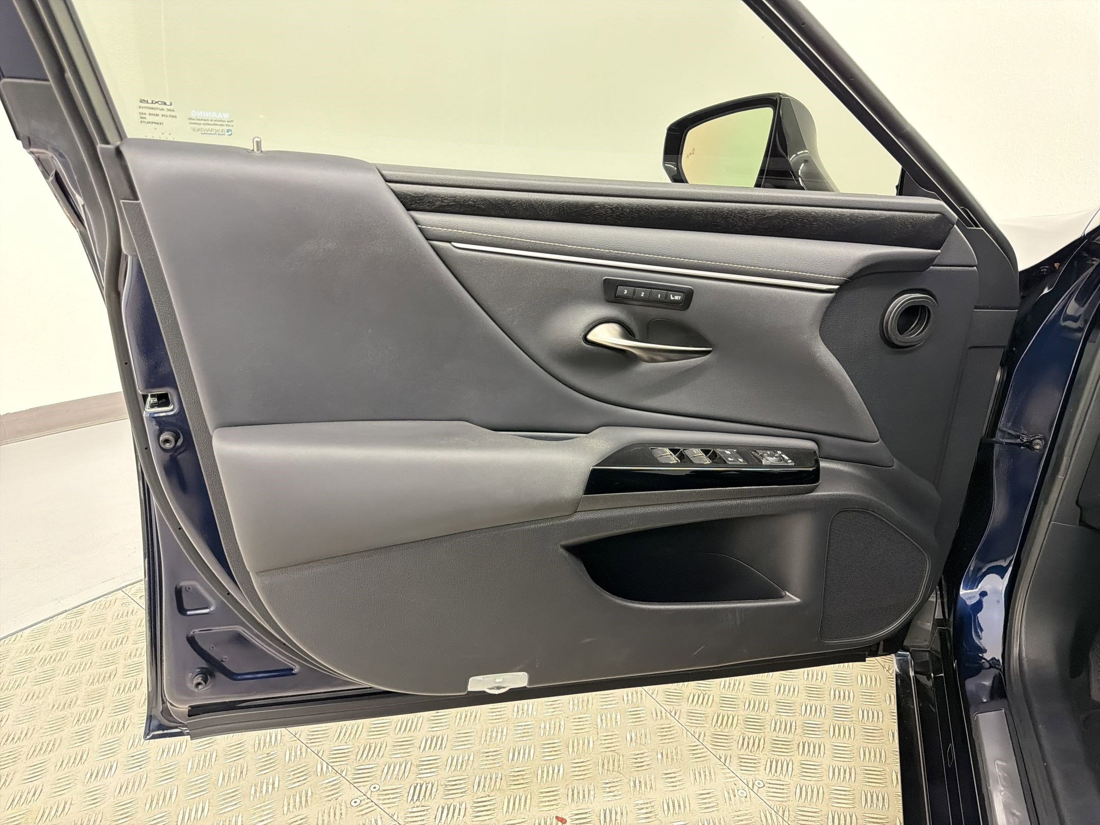 Certified 2024 Lexus ES 350 w/ Premium Package image 26