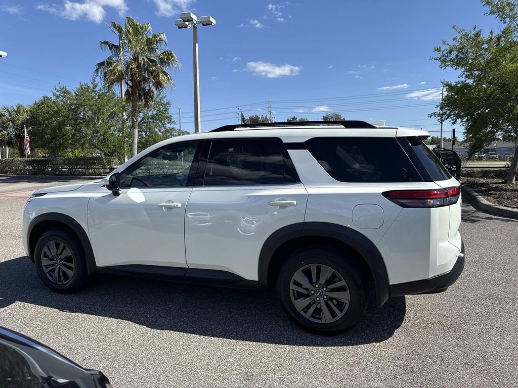 Certified 2024 Nissan Pathfinder SV FWD image 7