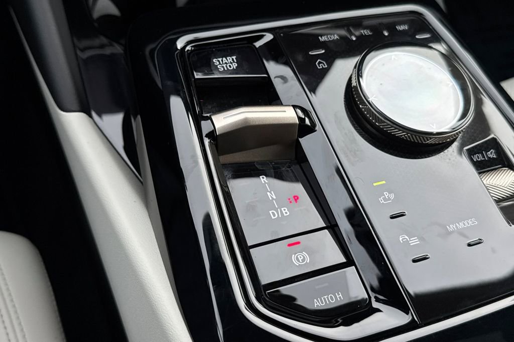 Used 2024 BMW i5 eDrive40i w/ M Sport Package image 24