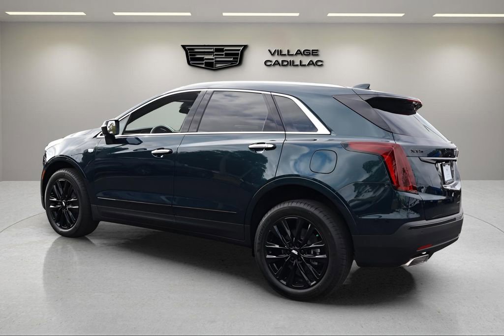 New 2026 Cadillac XT5 Luxury w/ LPO, ONYX Package FWD image 3