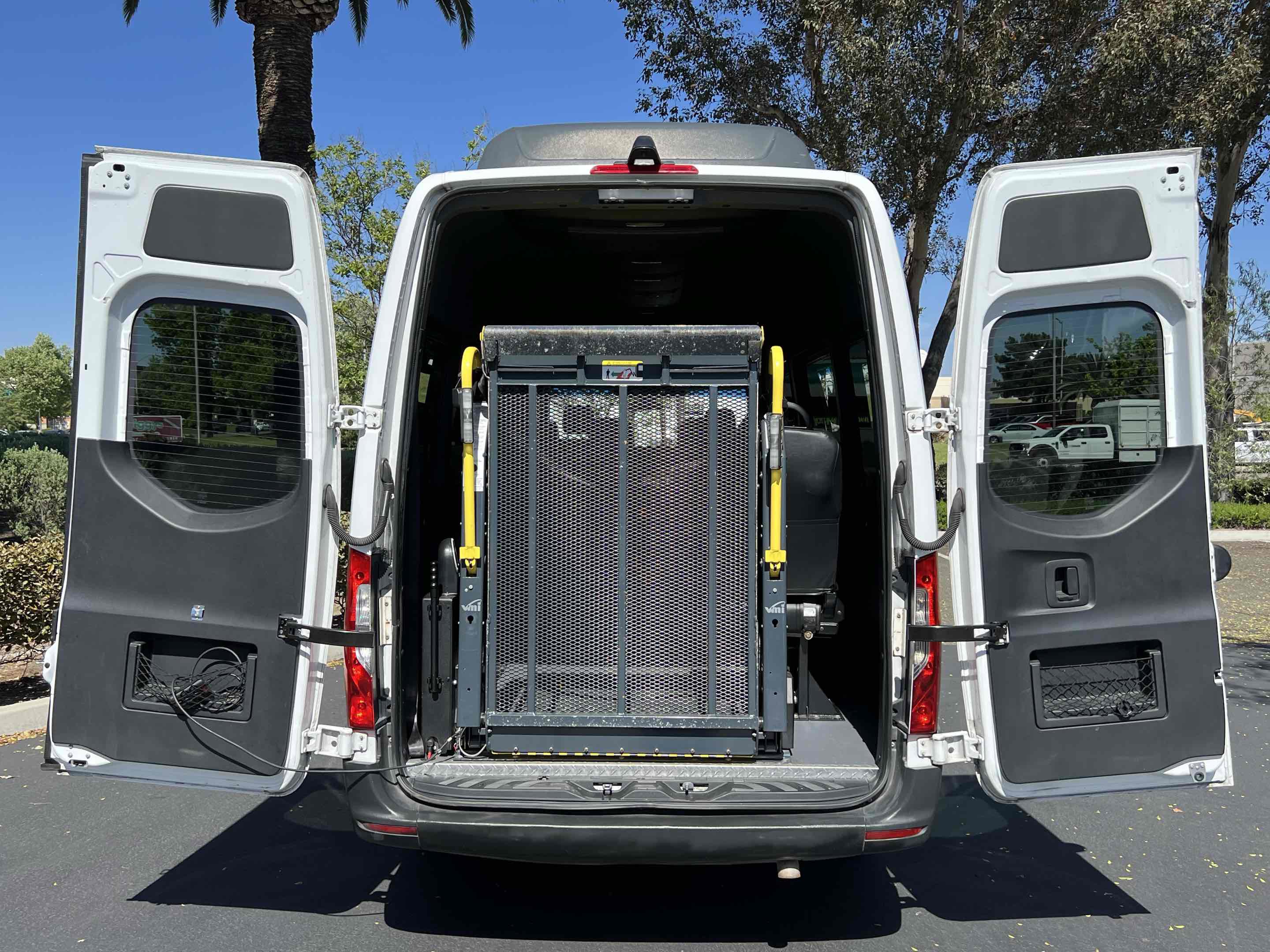 Used 2019 Mercedes-Benz Sprinter 2500 w/ Driver Convenience Package image 67