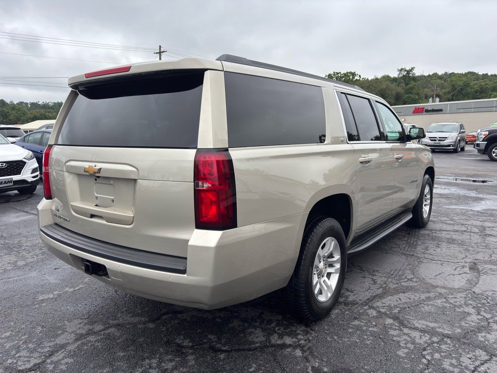 Used 2017 Chevrolet Suburban LT image 7