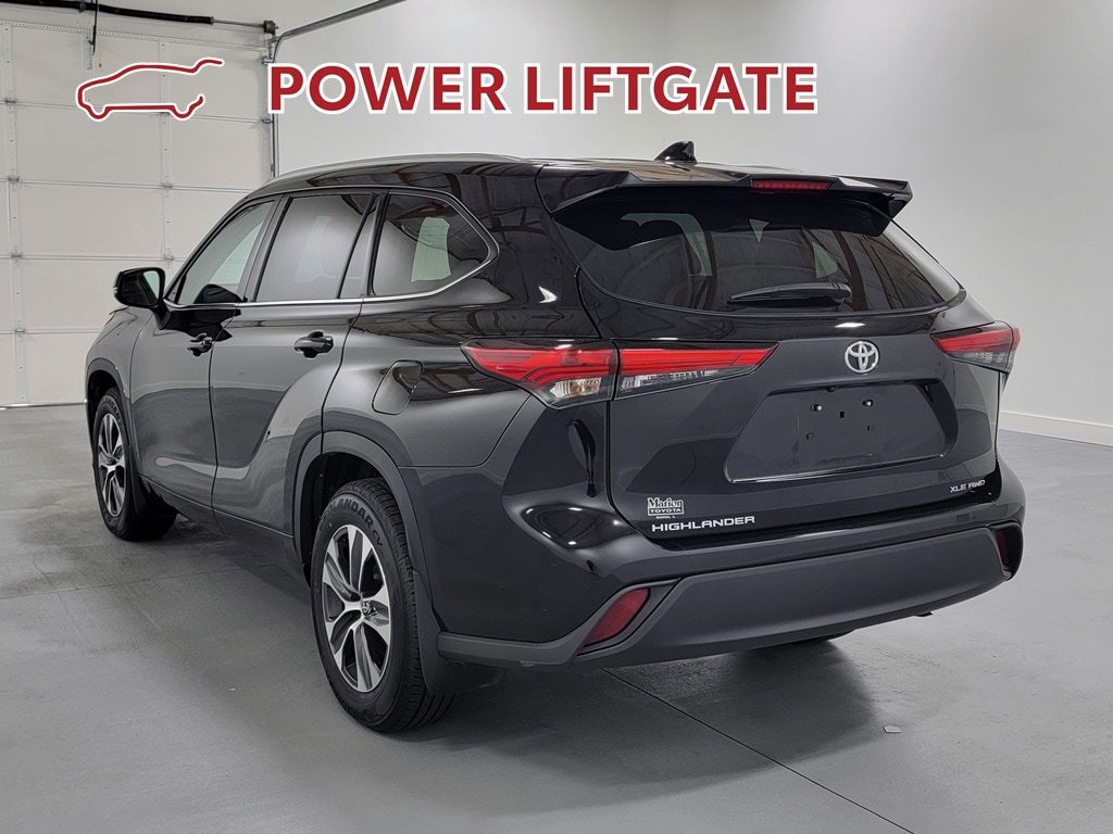 Used 2022 Toyota Highlander XLE AWD/4WD image 7