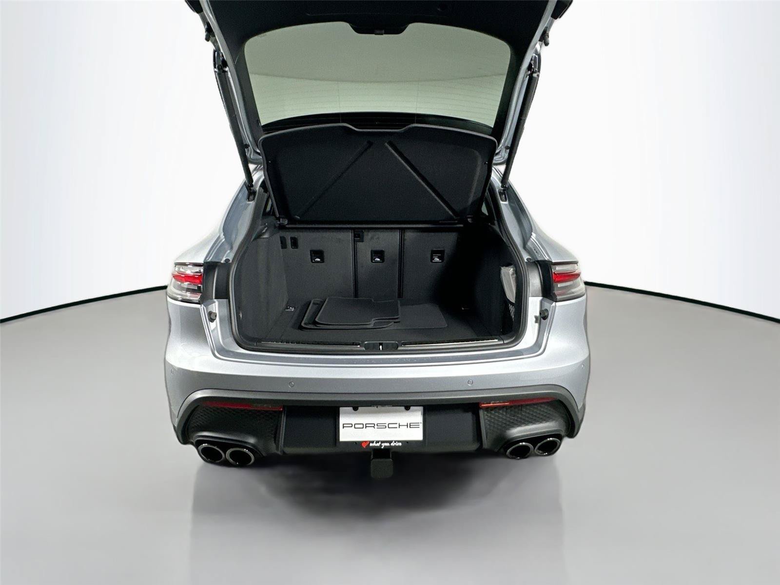Certified 2026 Porsche Macan Turbo AWD/4WD image 36