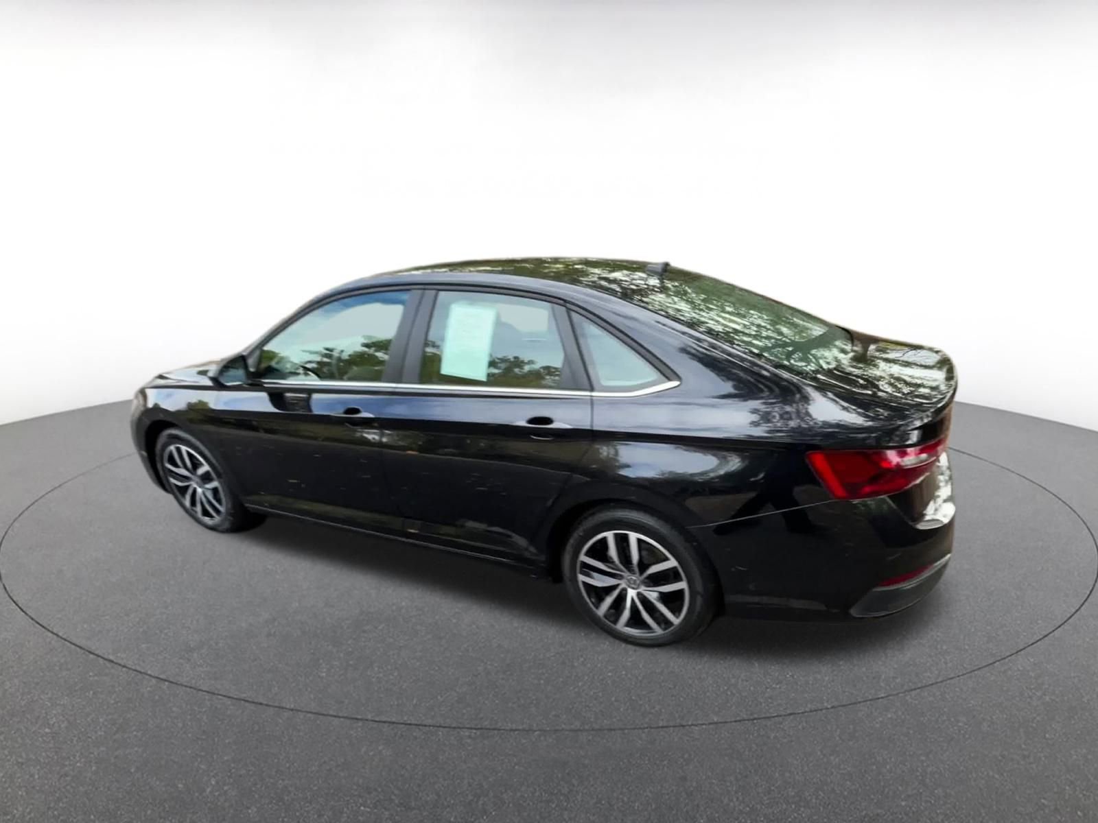 Used 2025 Volkswagen Jetta SE image 10