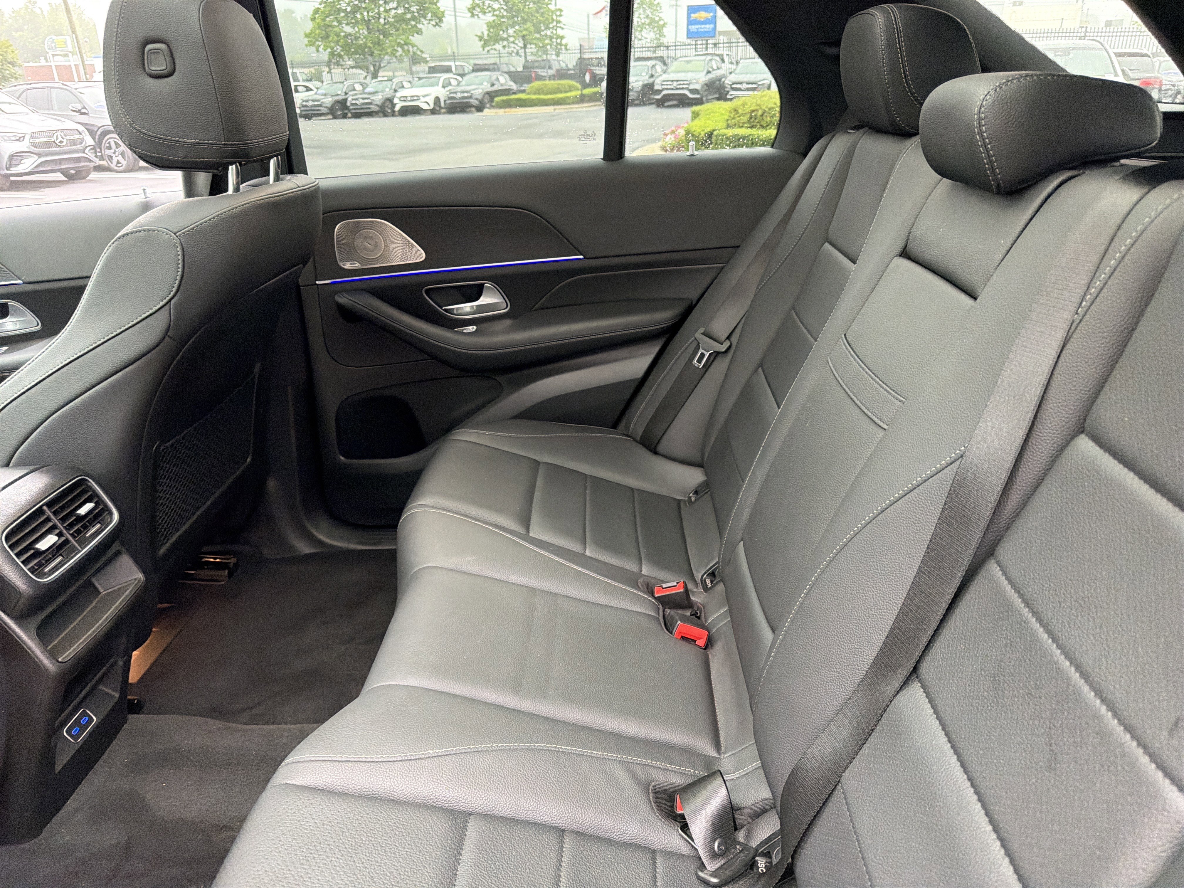 Used 2025 Mercedes-Benz GLE 450e 4MATIC w/ Winter Package image 32
