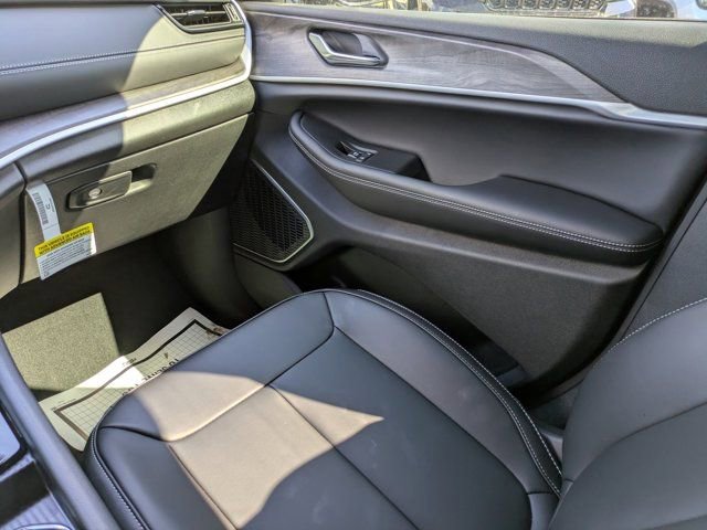 New 2026 Jeep Grand Cherokee Limited w/ Limited Altitude Package image 13