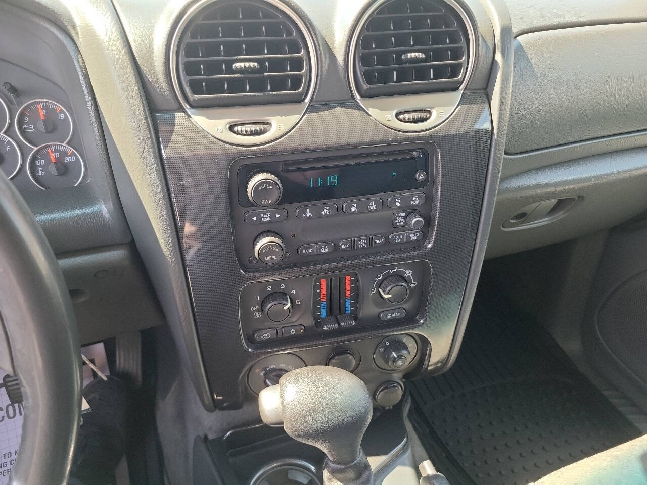 Used 2004 GMC Envoy XUV SLE w/ 1SB Preferred Equipment Group AWD/4WD image 16