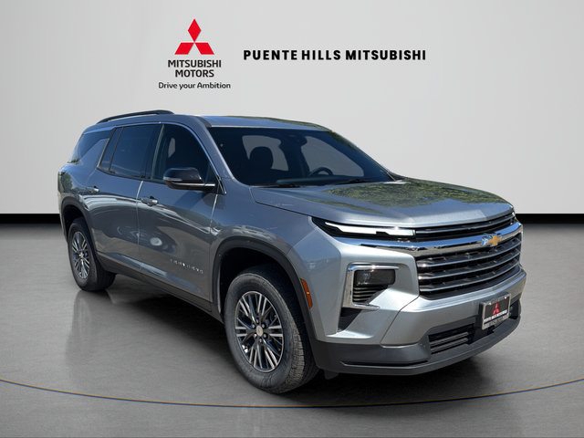 Used 2025 Chevrolet Traverse LT FWD image 3