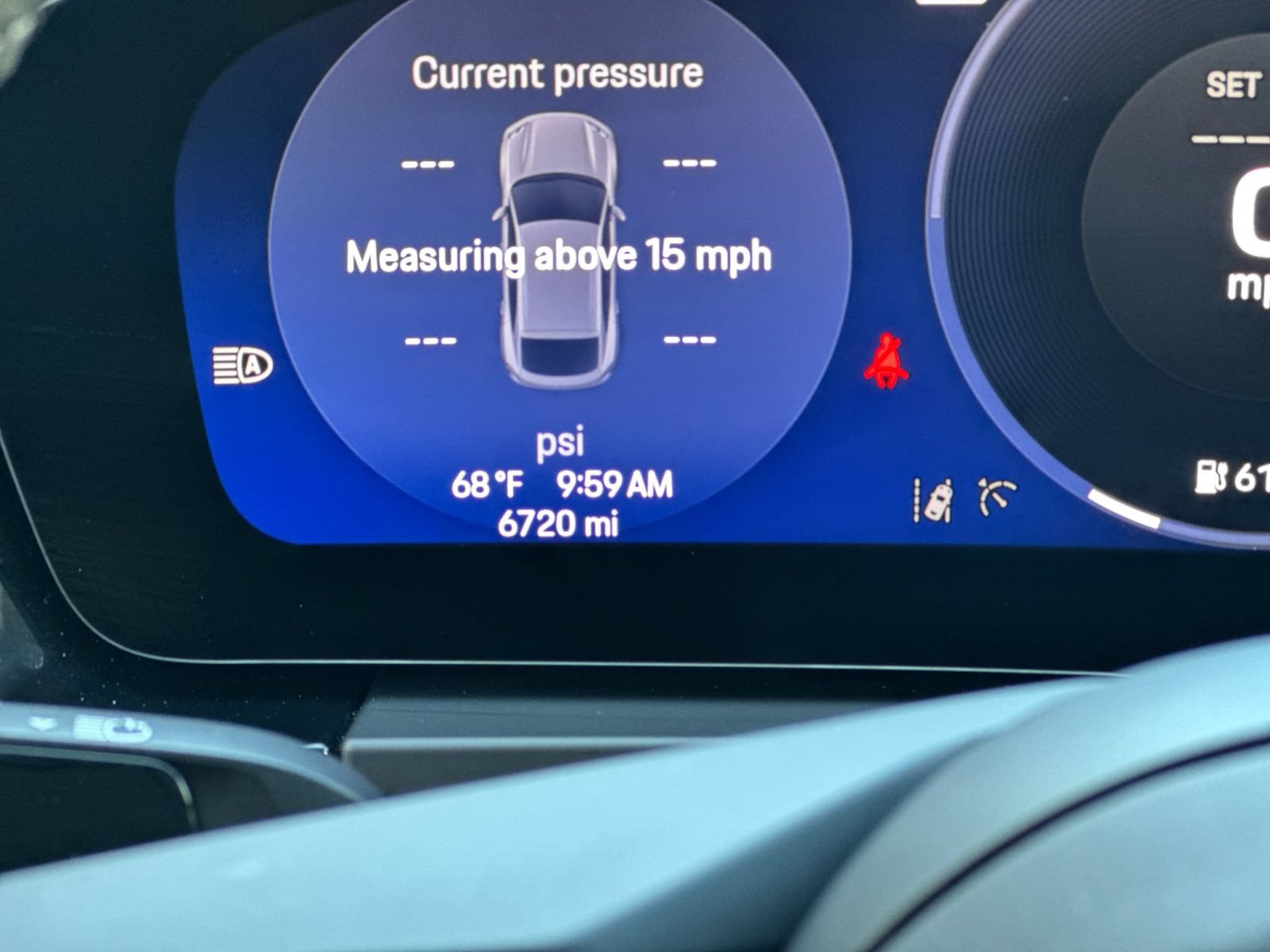 Certified 2025 Porsche Macan 4S Electric AWD/4WD image 32