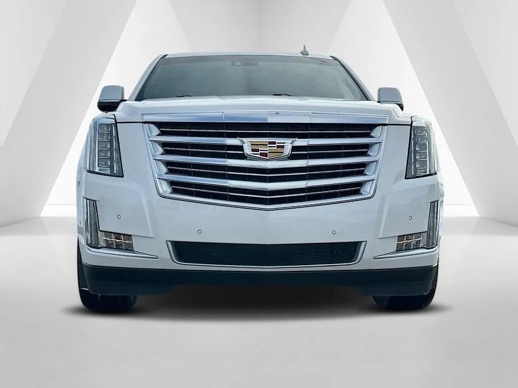 Used 2020 Cadillac Escalade Platinum image 2