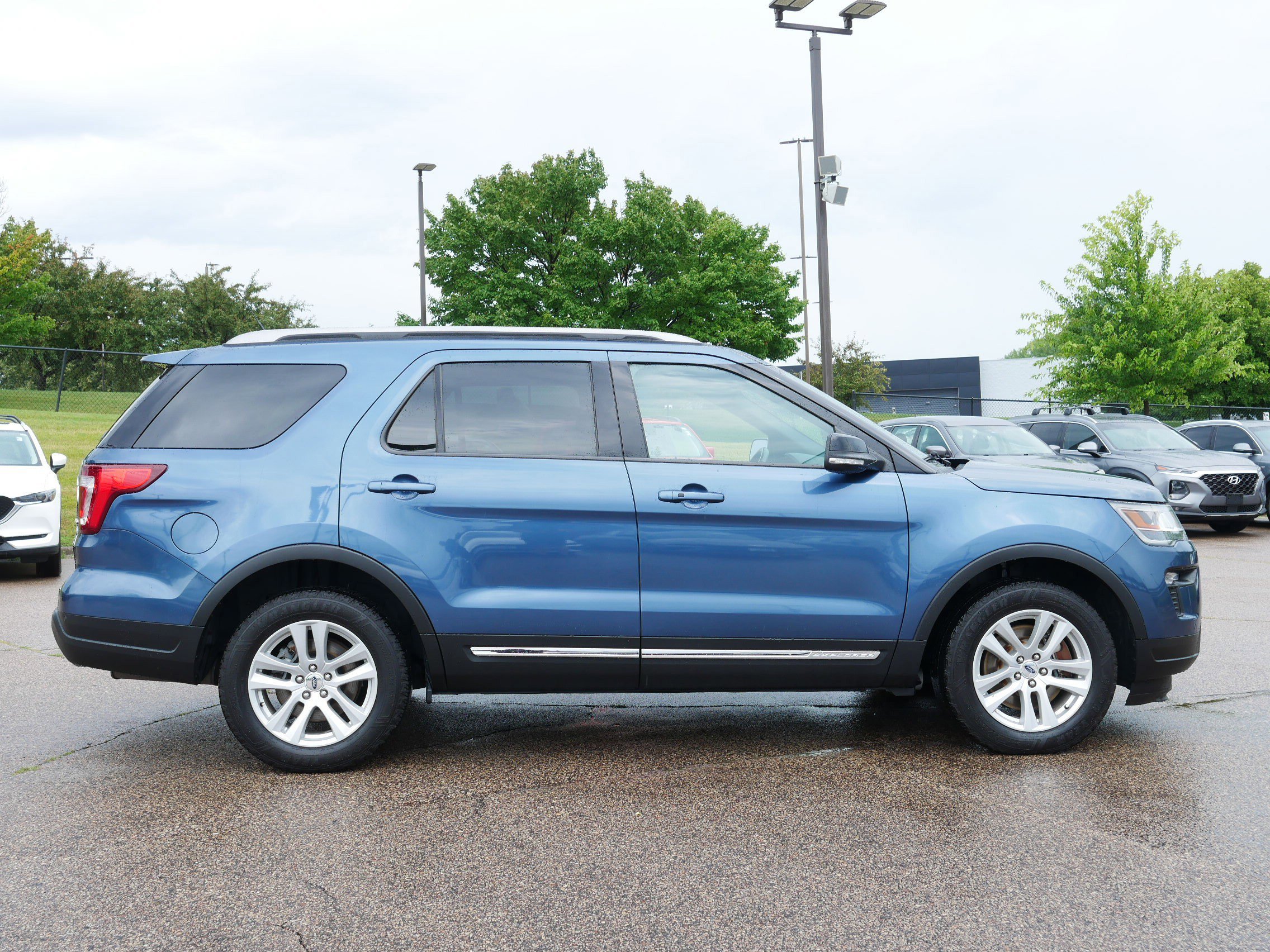 Used 2018 Ford Explorer XLT w/ Equipment Group 202A AWD/4WD image 5