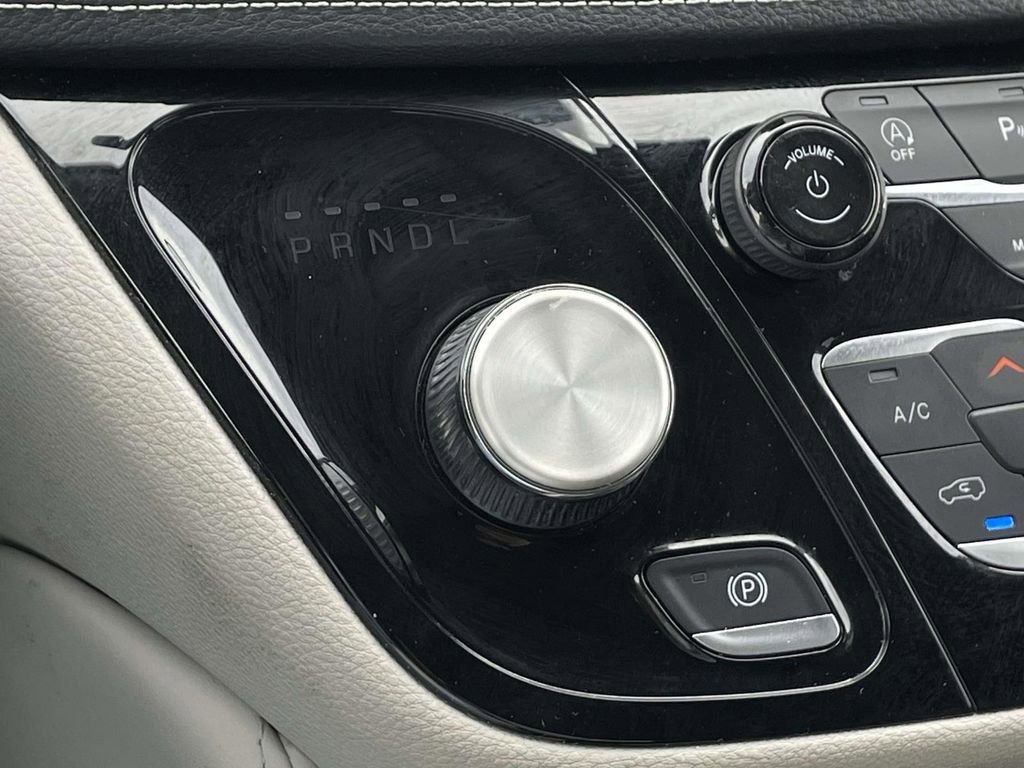 Certified 2023 Chrysler Pacifica Limited image 37