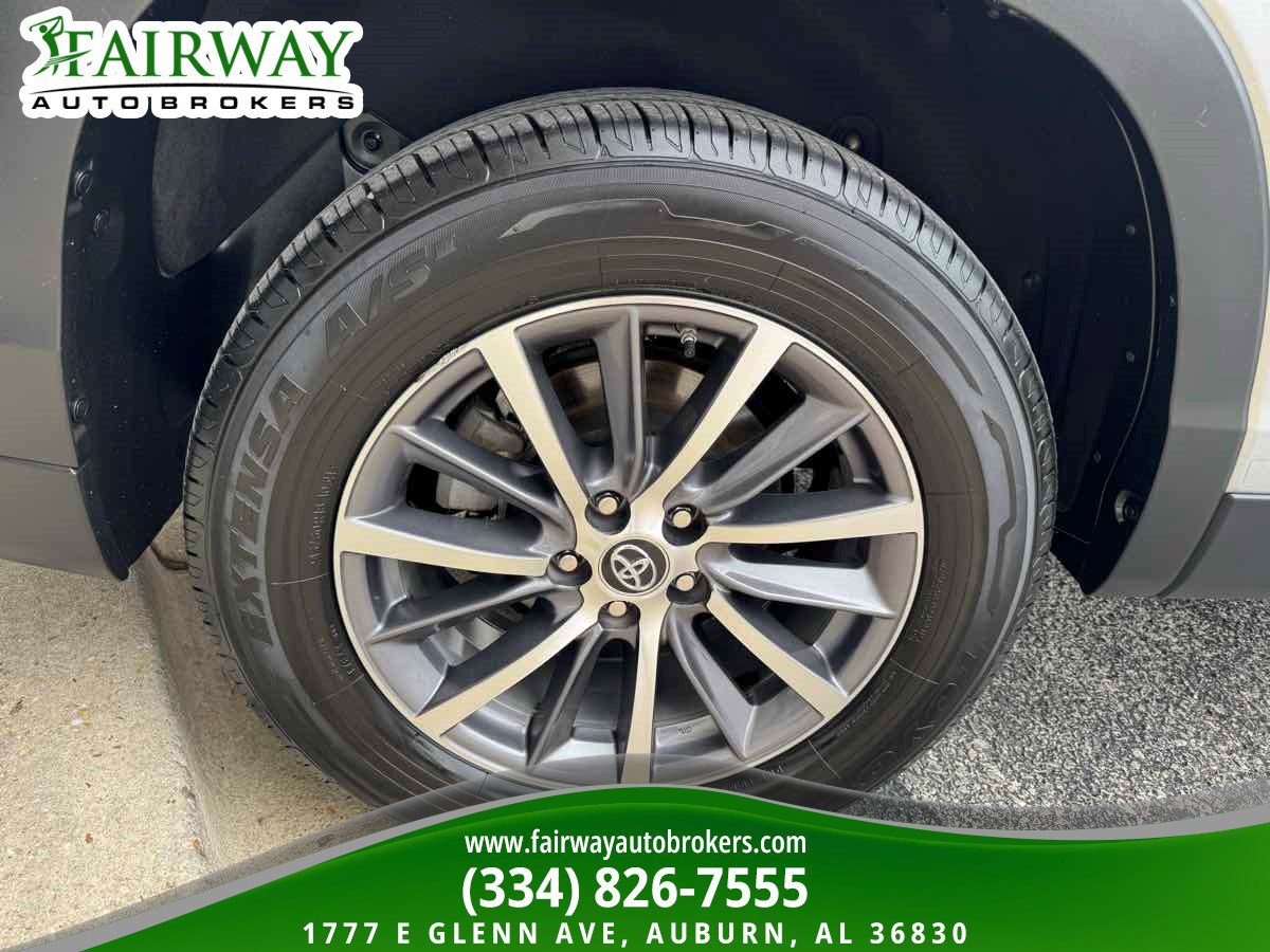 Used 2019 Toyota Highlander XLE FWD image 37