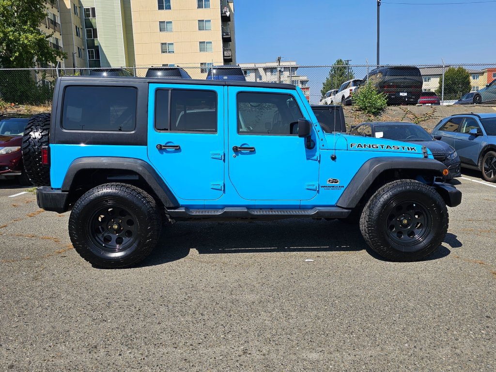 Used 2017 Jeep Wrangler Unlimited Rubicon w/ Connectivity Group AWD/4WD image 9