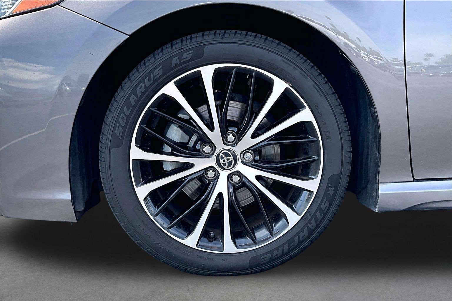 Used 2020 Toyota Camry SE FWD image 8