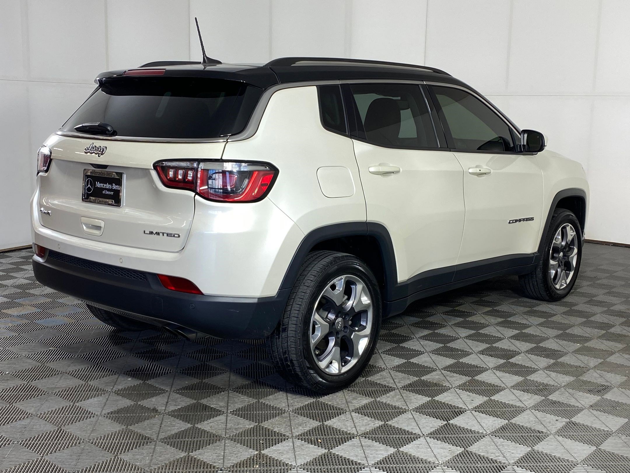 Used 2018 Jeep Compass Limited w/ Navigation Group image 9