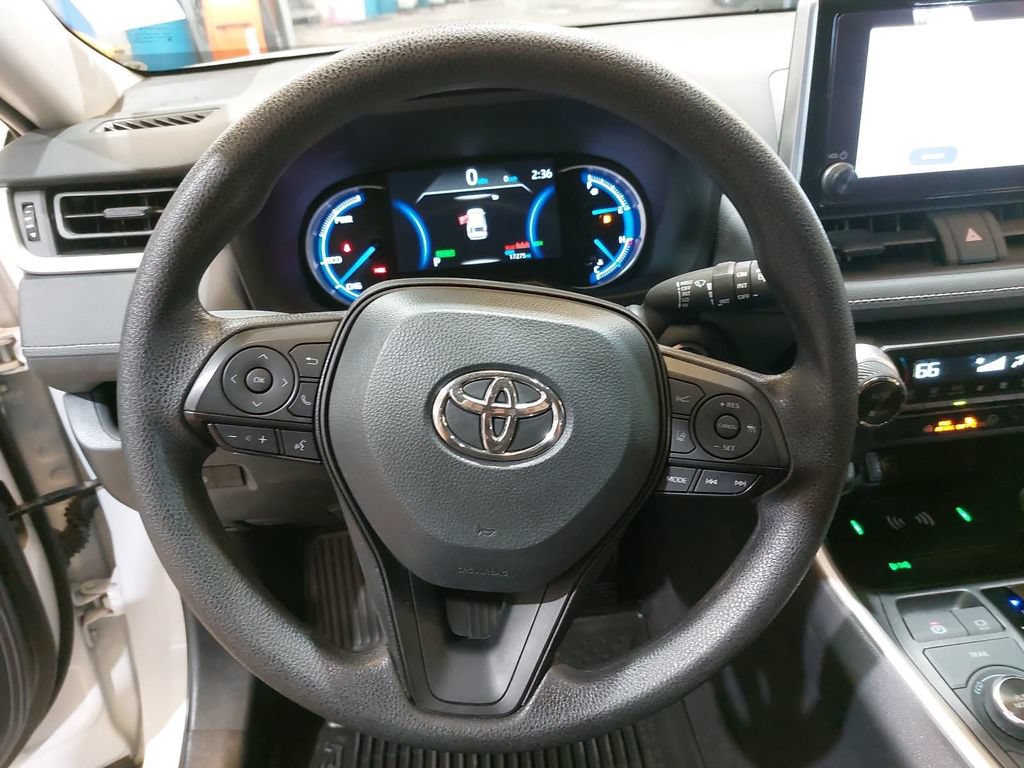 Used 2025 Toyota RAV4 XLE AWD/4WD image 17