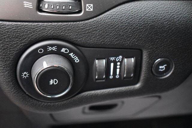 Used 2019 Jeep Cherokee Limited w/ Luxury Group AWD/4WD image 26