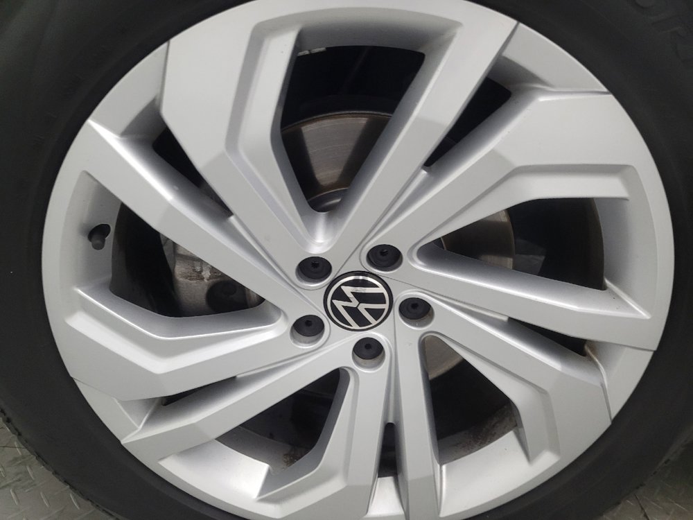 Used 2020 Volkswagen Atlas Cross Sport SEL image 31