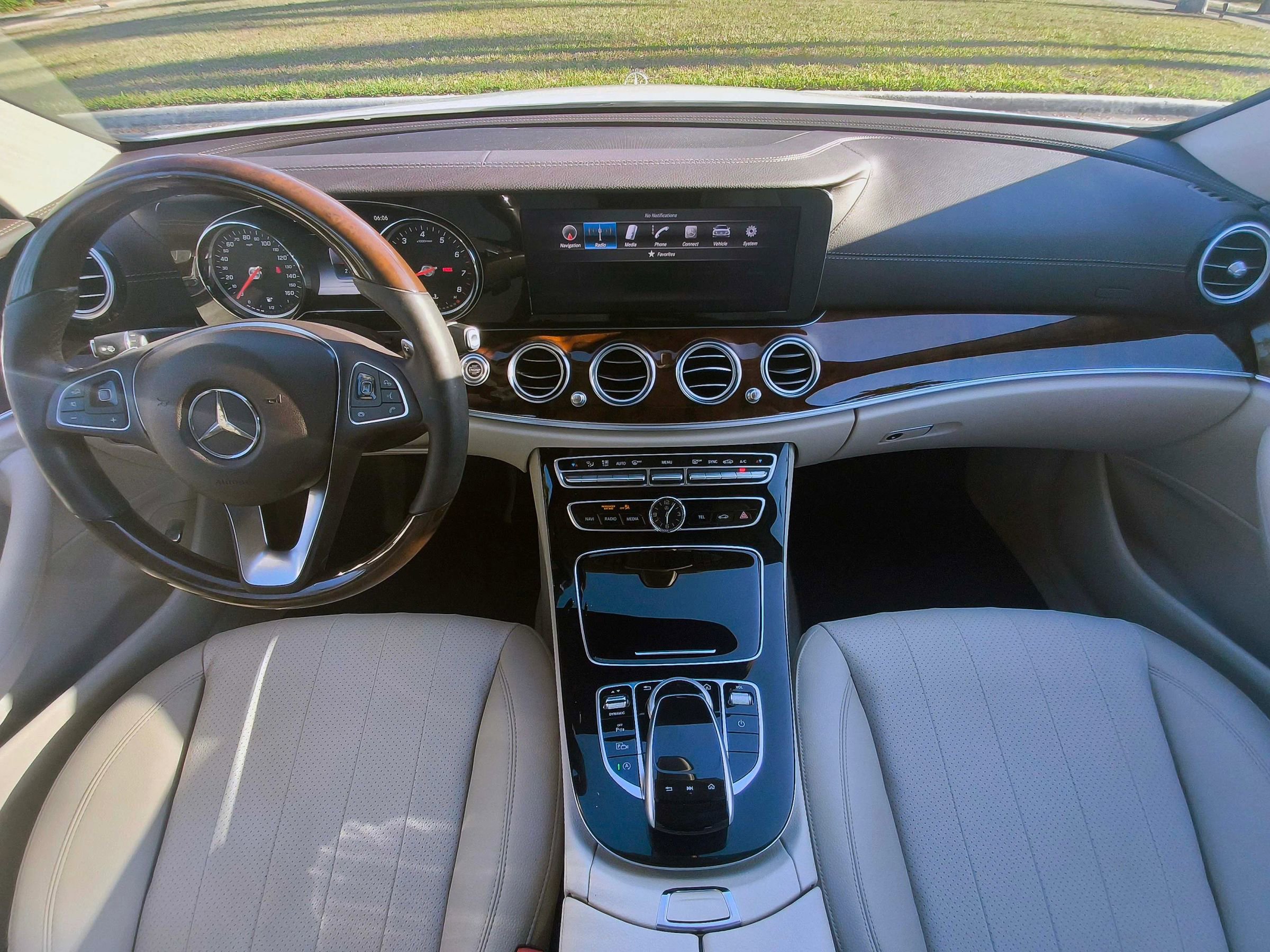 Used 2017 Mercedes-Benz E 300 image 25