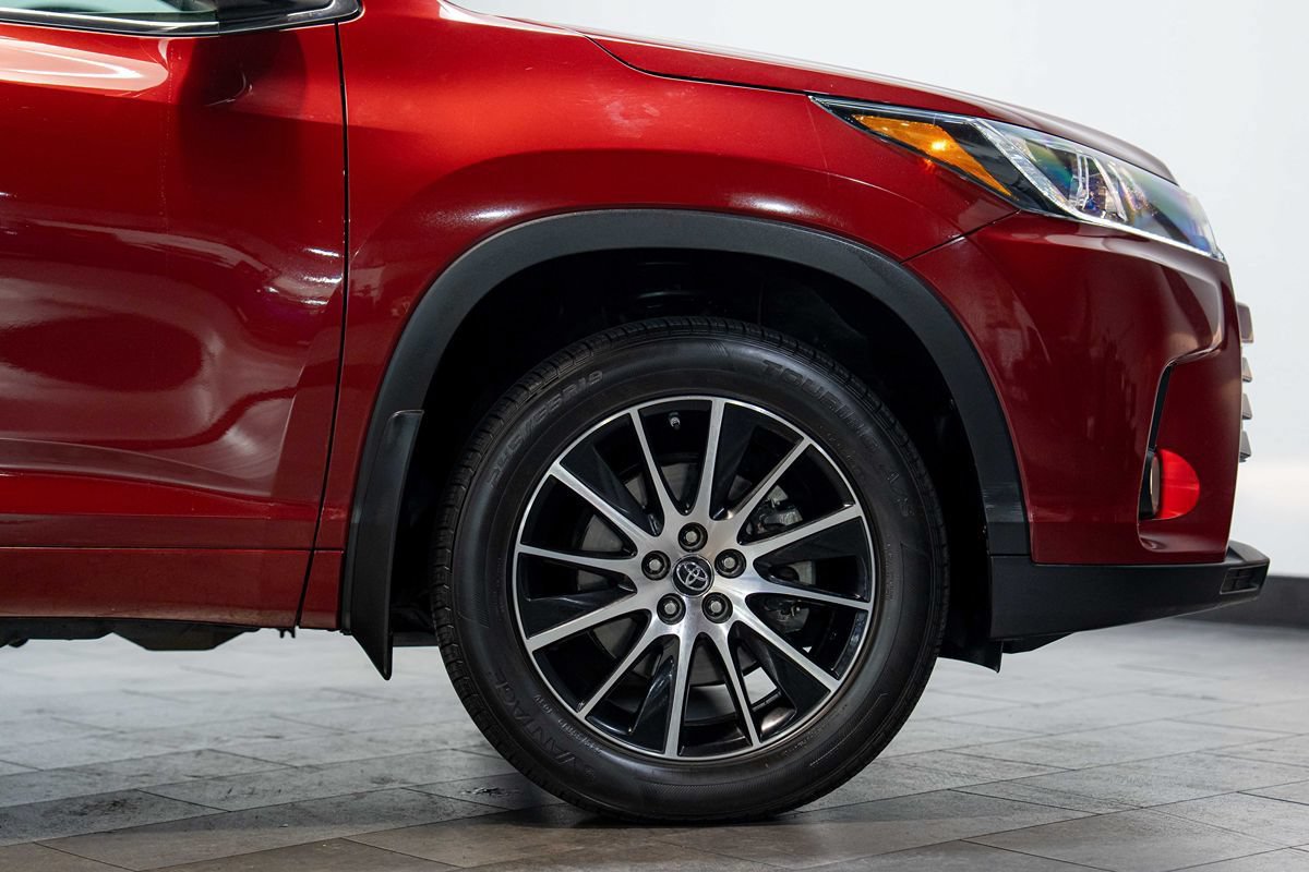 Used 2018 Toyota Highlander SE AWD/4WD image 24