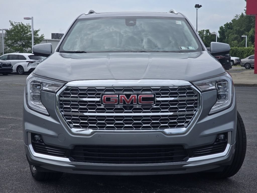 Used 2024 GMC Terrain Denali w/ Denali Premium Package AWD/4WD image 14