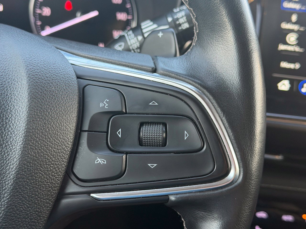 Used 2023 Buick Envision Essence FWD image 16