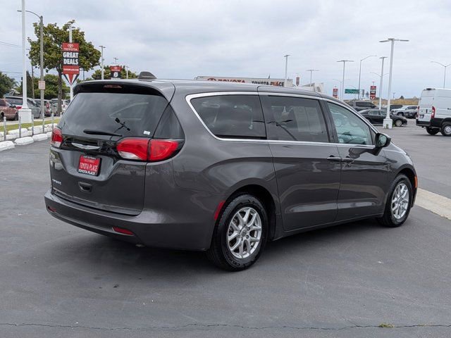 Used 2023 Chrysler Voyager LX FWD image 9