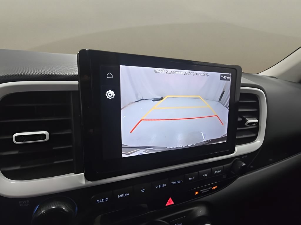 Used 2022 Hyundai Venue Limited FWD image 32