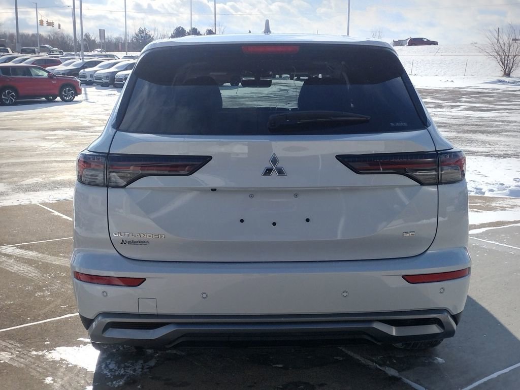 New 2026 Mitsubishi Outlander SE image 18