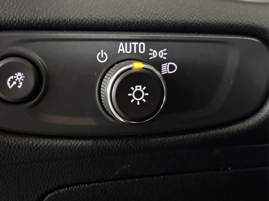 Used 2025 Chevrolet Malibu LT image 24