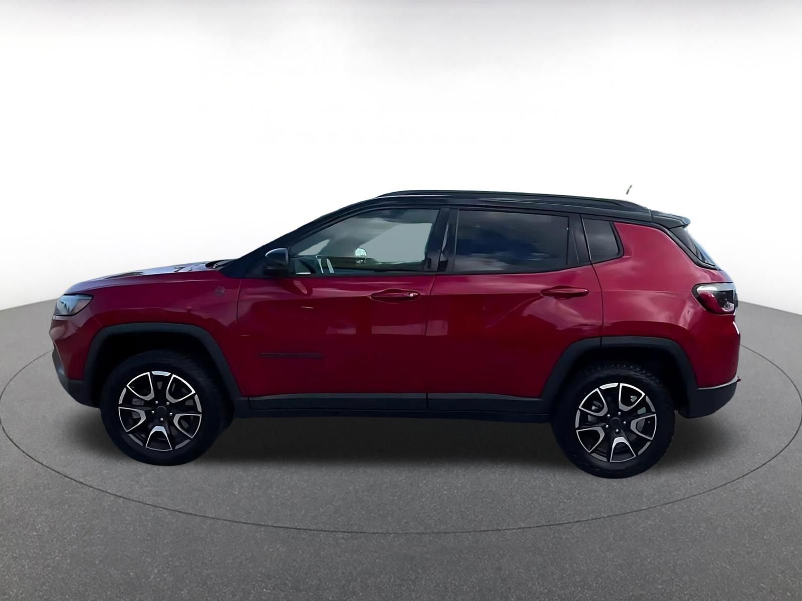 Used 2025 Jeep Compass Trailhawk AWD/4WD image 8