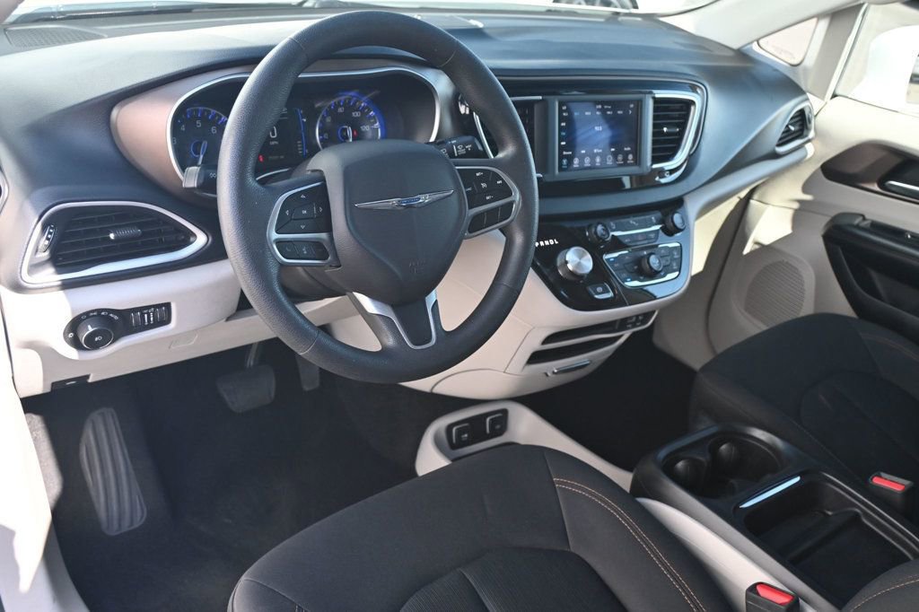 Used 2018 Chrysler Pacifica Touring Plus image 8